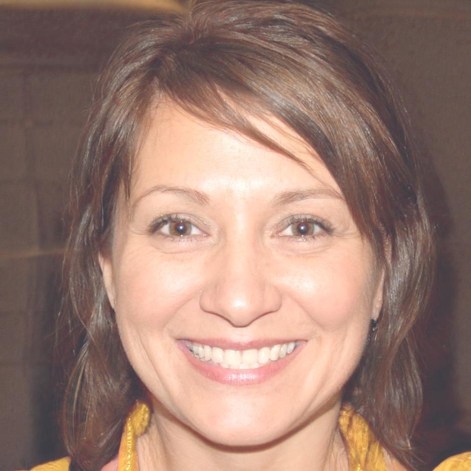 Financial education expert Sarah Chen